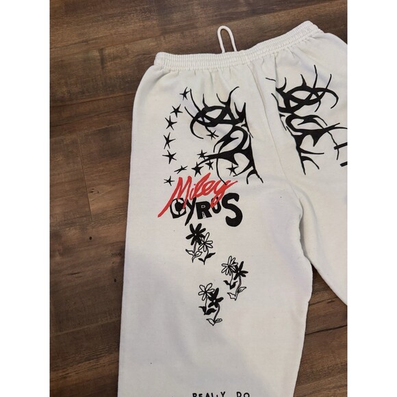 Miley Cyrus Sketch Art Sweatpants Size Medium White Graffiti Rare HTF *READ* - Picture 12 of 15